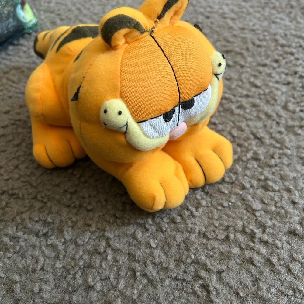 Vintage Garfield Lying Down 8" Plush Stuffed Animal
